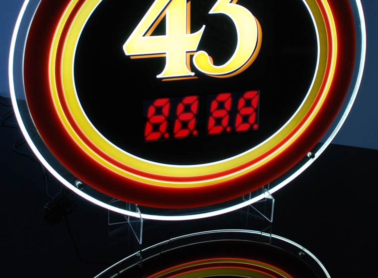 Licor 43 Countdown Clock with Acrylic Stand